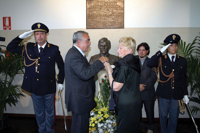 busto CassarÃ